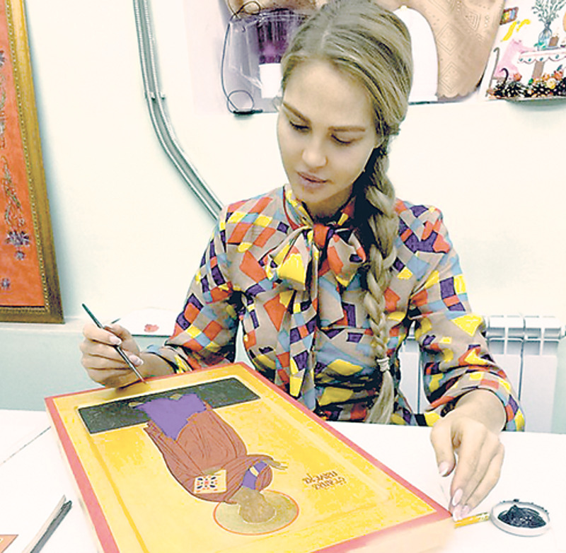 Мария Погребняк пишет иконы