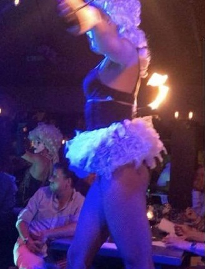 Бывший муж Бони весело проводил время в ночном клубе