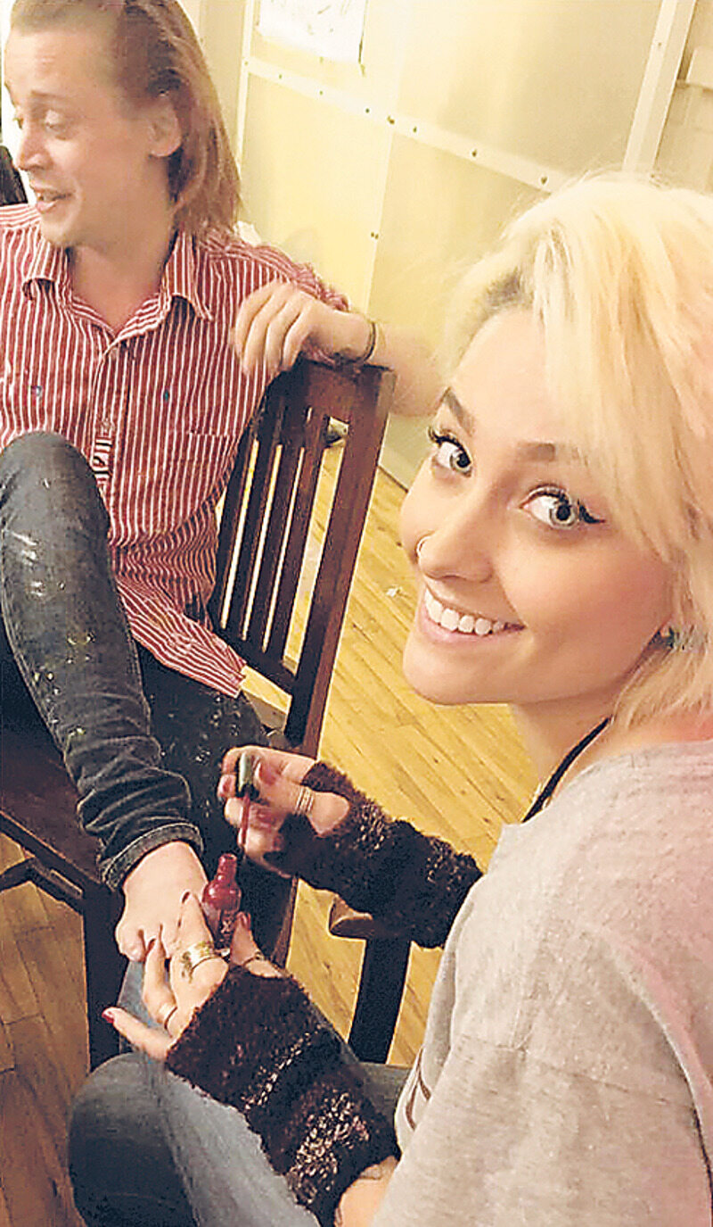 Пэрис Джексон близко общается со своим крестным отцом, актером Маколеем Калкиным