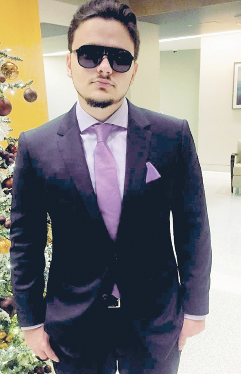 Принс, старший сын поп-короля, мечтает стать похожим на своего отца и помогать людям, нуждающимся в заботе и внимании