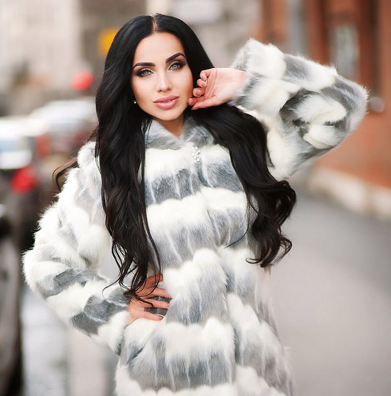 Шубу из экомеха можно создать любой текстуры