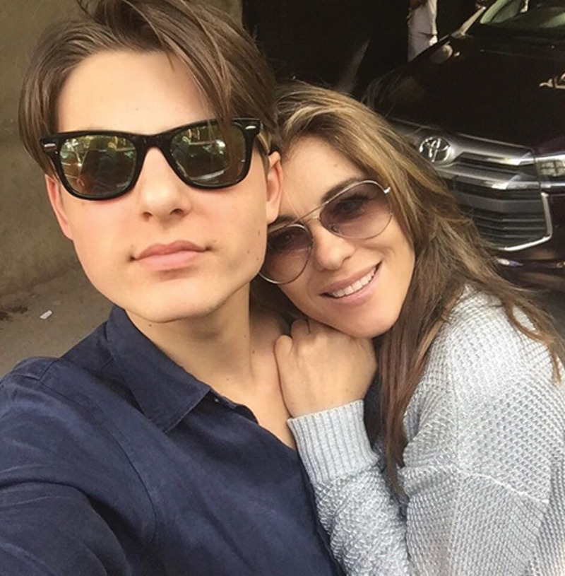 Элизабет Херли с сыном Дэмианом