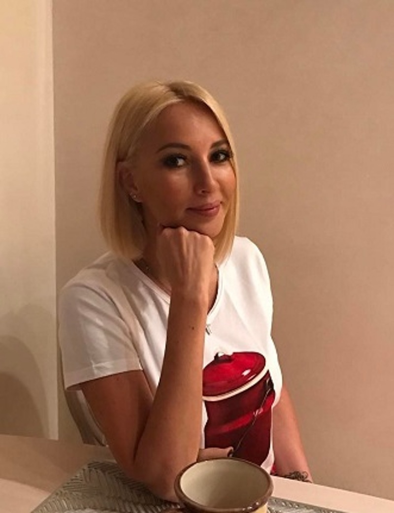 "Люблю" подписал хоккеист снимок жены