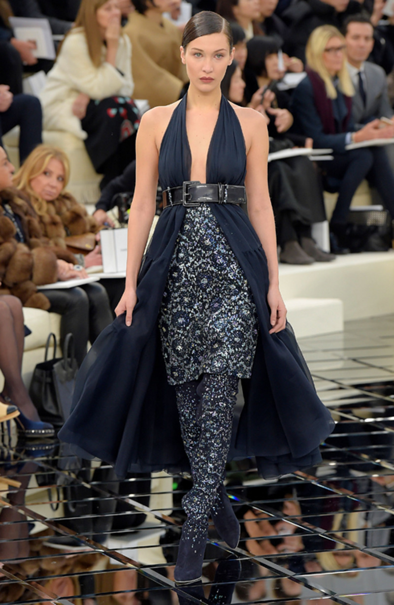 Белла Хадид на показе Chanel