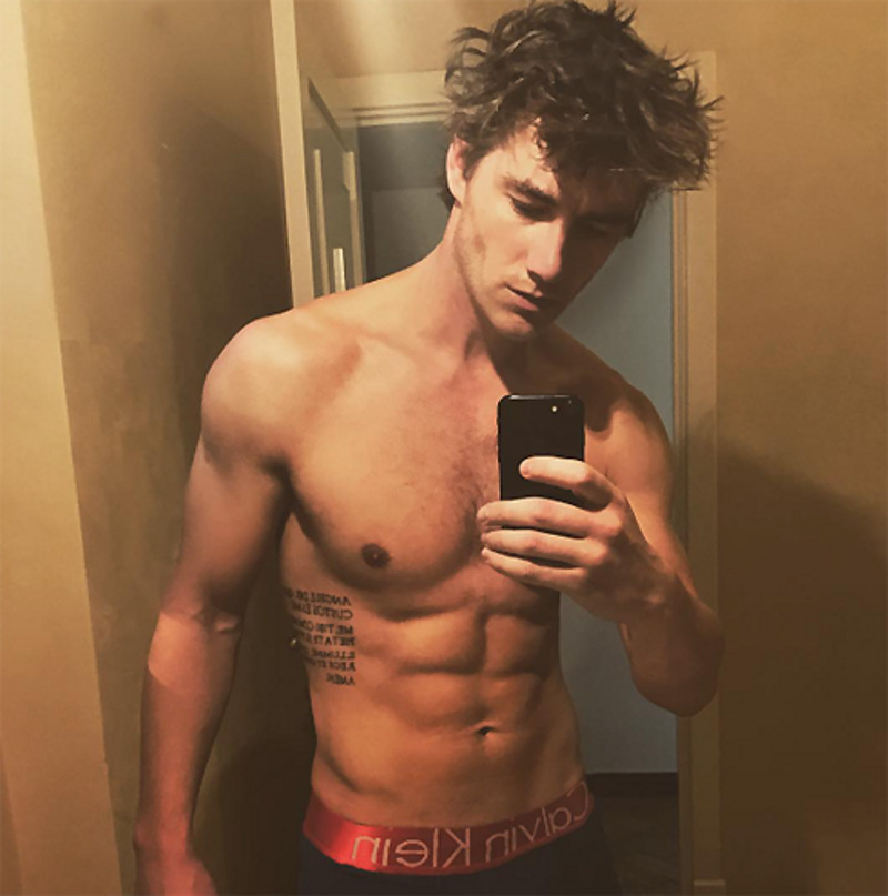 Руки Воробьева не похожи на руки, запечатленные на фото Дианы