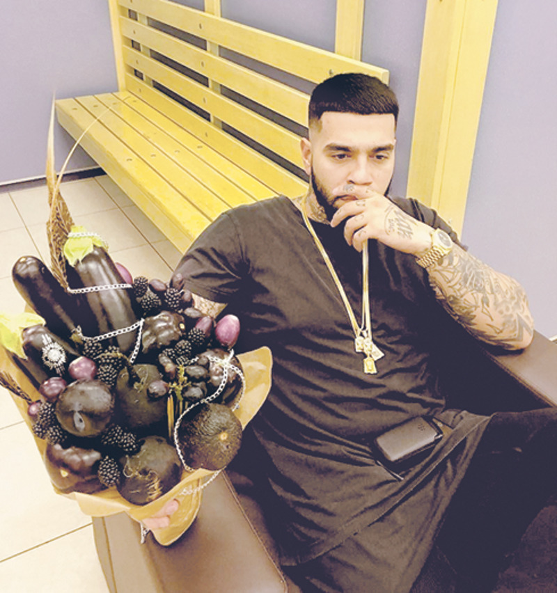 Тимати решил подарить любимой букет из баклажанов