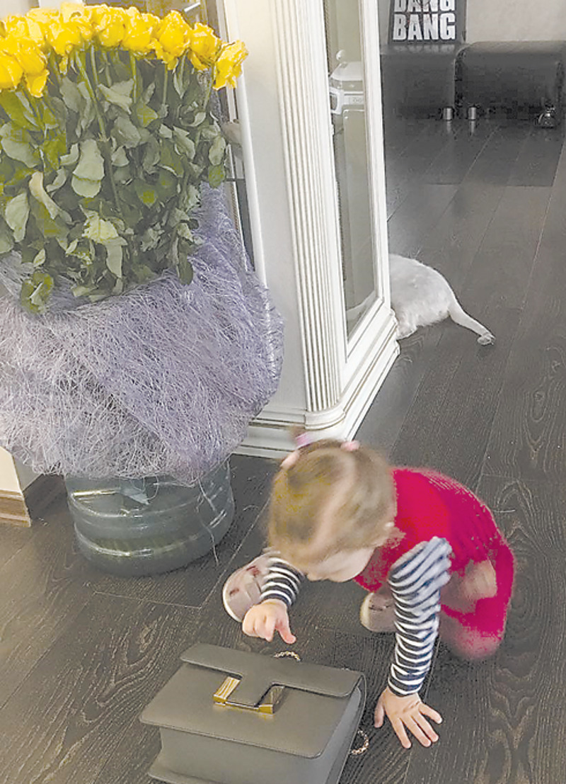 В доме телеведущей всегда можно увидеть букеты