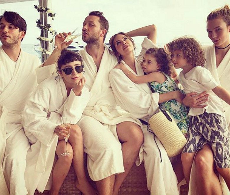 Дарья Жукова с друзьями