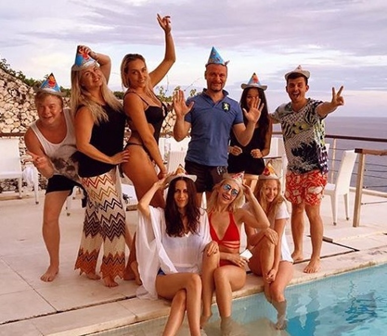 "Банда" звезд на Бали