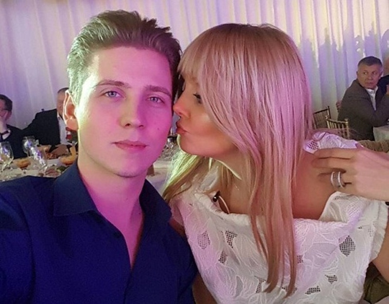 Валерия годится сыном