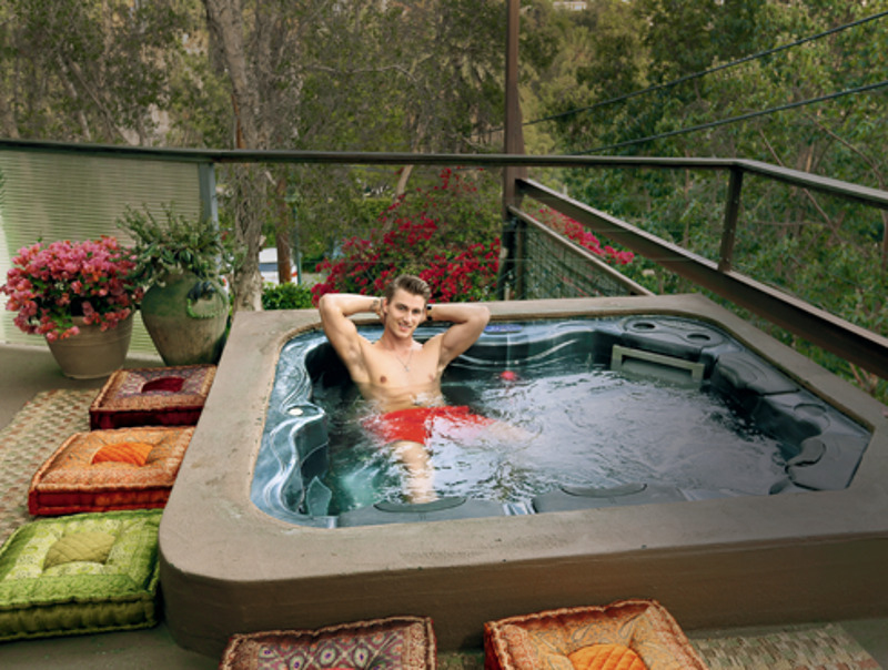 «Прожив два года в прибрежном районе Санта-Моника, я понял, что не готов по полдня проводить в пробках. теперь вместо океана у меня патио с джакузи», - объясняет Воробьев