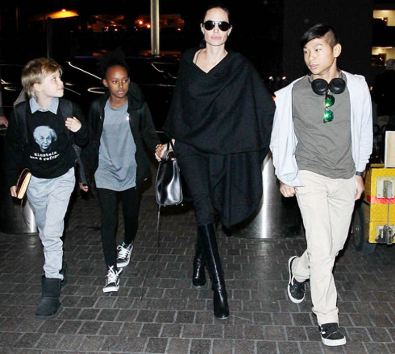Анджелина Джоли с детьми
