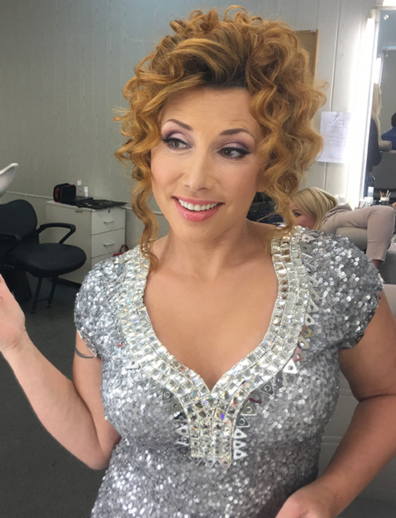 Елена Воробей уже выбрала платье для празднования Нового года
