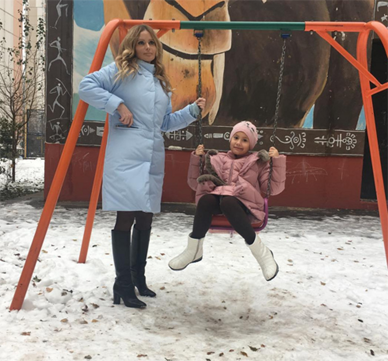 Теперь Дана может отдать ребенка на выходные ее отцу