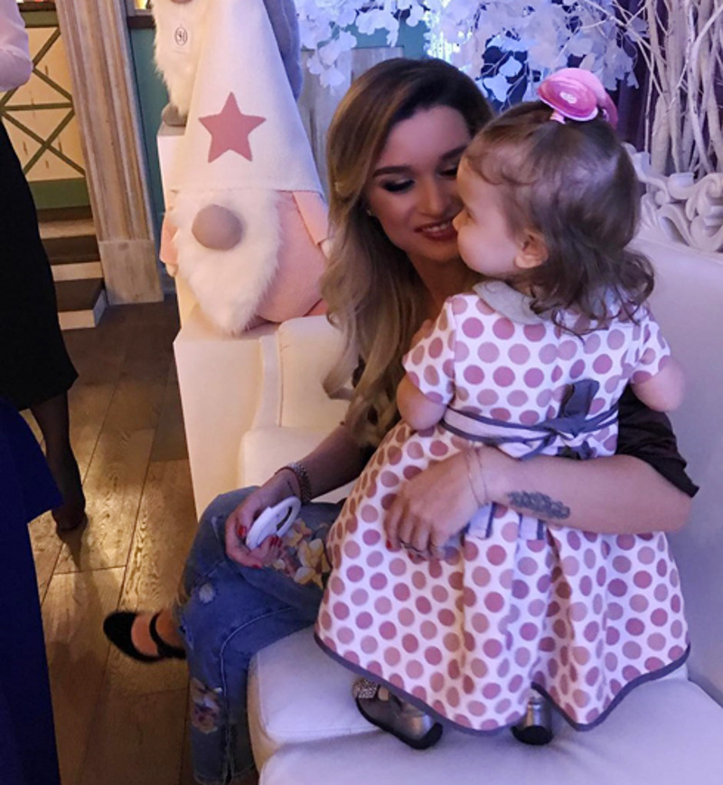 Ксения Бородина и именинница