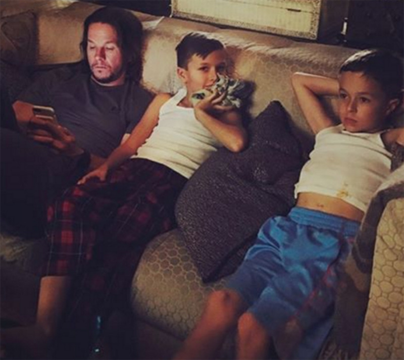 Марк Уолберг с детьми