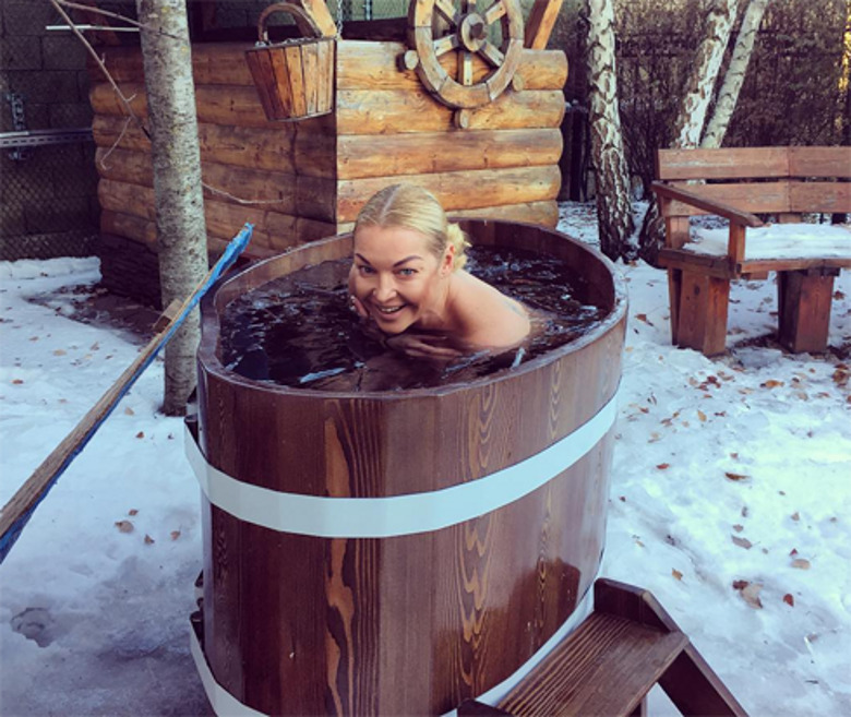 Волочкова не избежала простудного заболевания