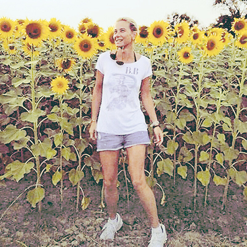 Юлия Высоцкая с 14 лет обливается холодной водой, а зимой натирает лицо чистым снегом