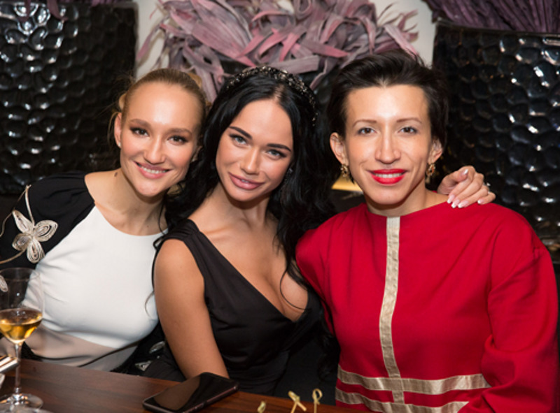 Полина Сидихина, Яна Кошкина и Елена Борщева