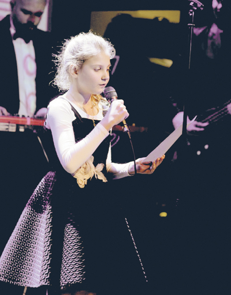 На дне рождения музыканта его восьмилетняя дочка Оля спела для него песню «У черного моря»