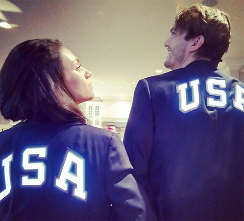 Мила Кунис и Эштон Катчер вместе играют в компьютерные игры