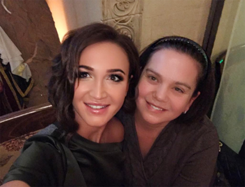 Телеведущая с мамой