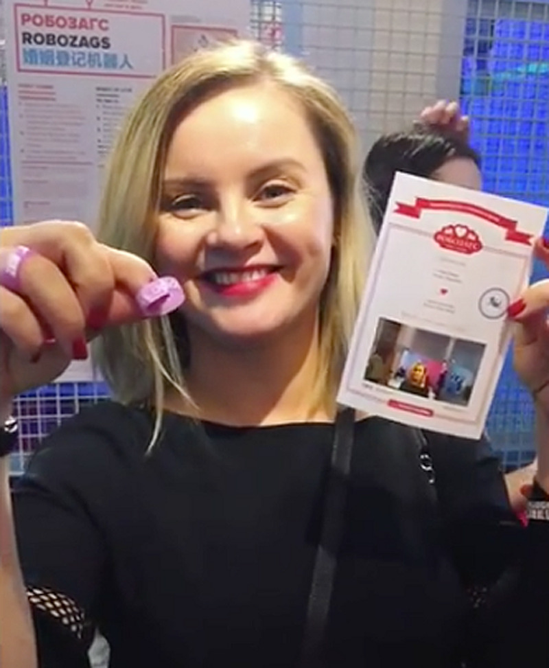 Юля похвасталась кольцами молодоженов 