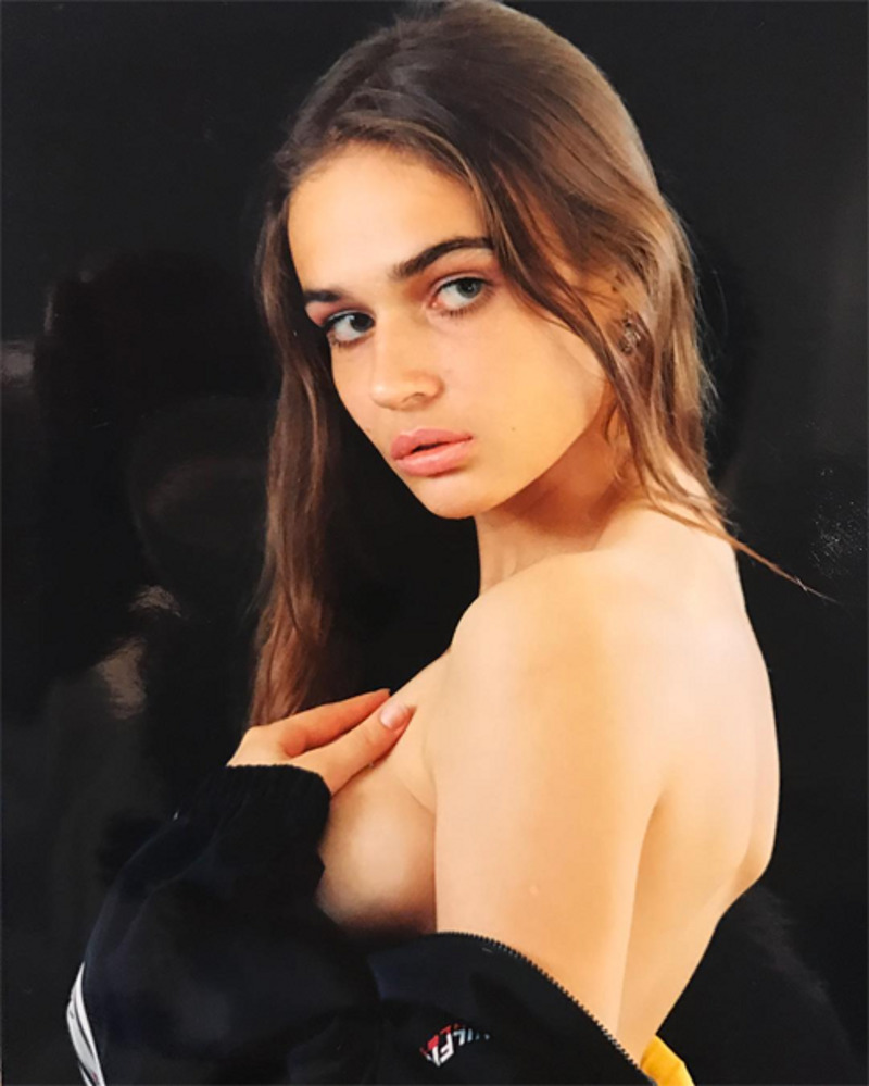 Уже в 16 лет Алена могла похвастаться грудью внушительного размера