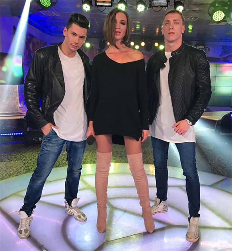 Ольга Бузова предстала в весьма эффектном наряде