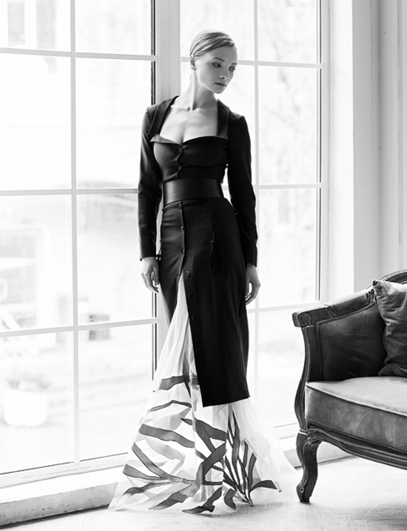 Платье, YakuboWitch; юбка, Yanina couture; ремень, DA'MU