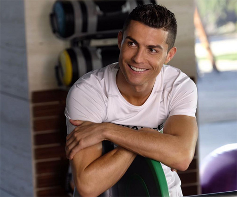 Бывший бойфренд Шейк Криштиану Роналду признался, что он гей