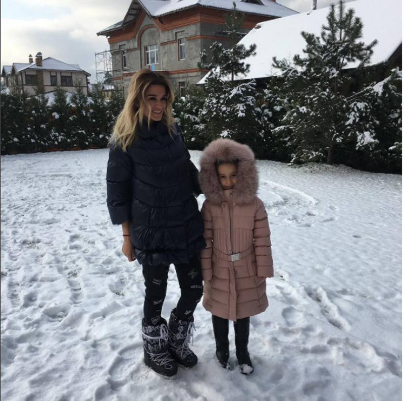 Телеведущая с дочкой Марусей
