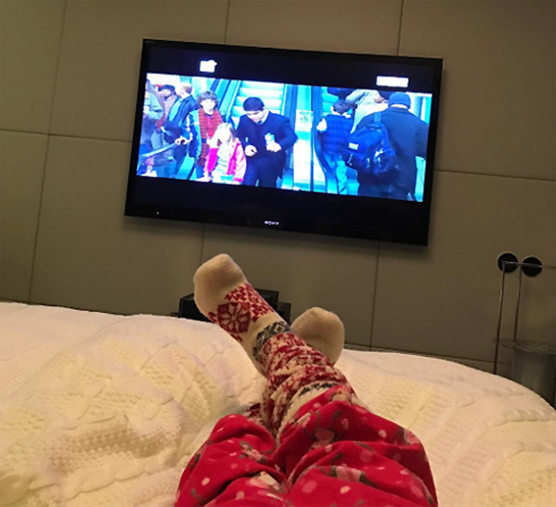 А вот это фото, как предполагают поклонники, сделано в больнице 