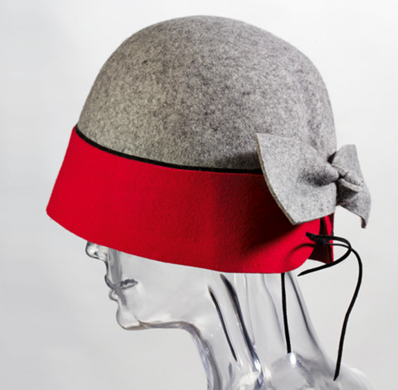 Шляпка «клош». Сочета-ние красного и серого придает ей особую элегантность