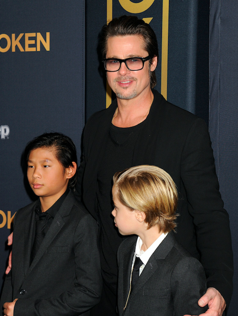 Бред Питт с сыном Паксом и дочерью Шайло