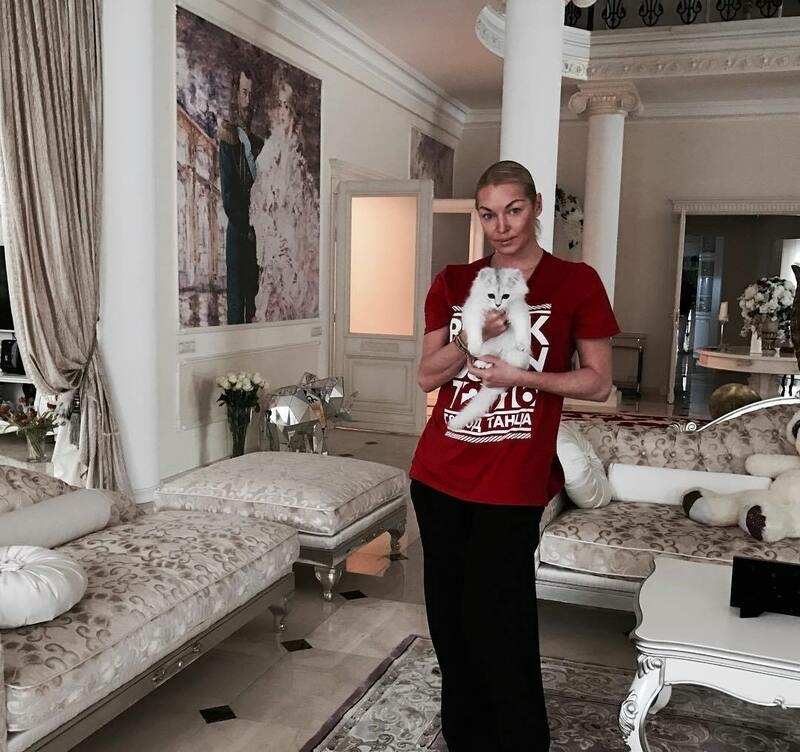 Нового питомца балерины зовут Лакки