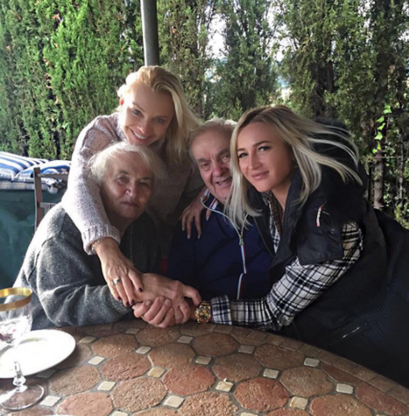 buzova86: «Я на юбилее...они вместе 60 лет...любовь есть»