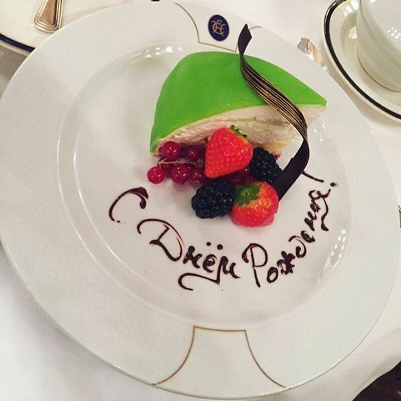 День рождения не обошелся без торта