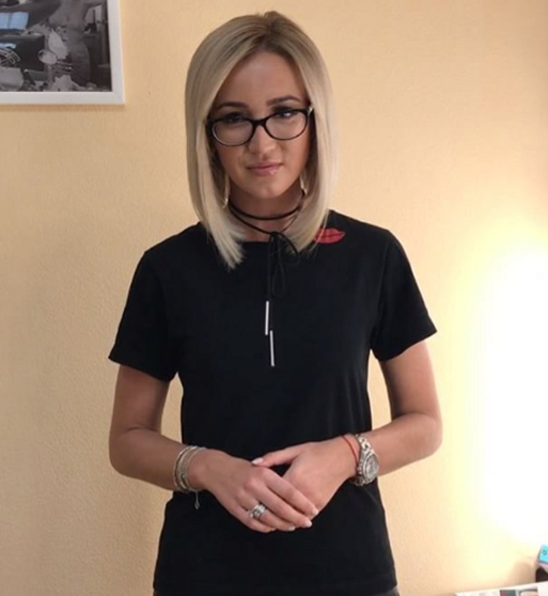 Окружение телеведущей отмечает, что она в последнее время очень грустная