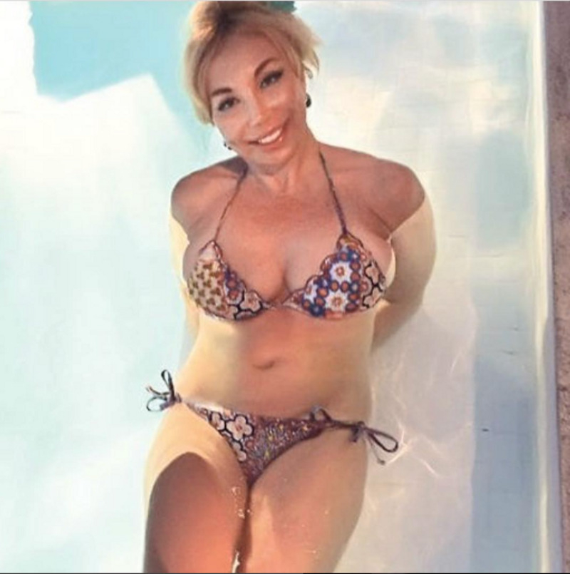 Артистка тщательно следит за своей фигурой