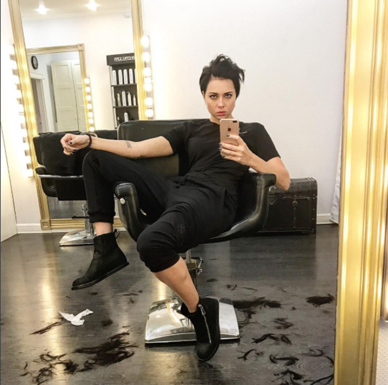 Актриса с новой стрижкой