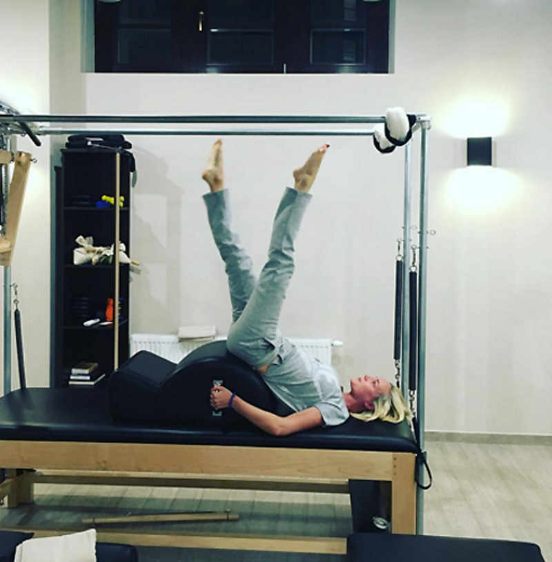 Гагарина занимается пилатесом