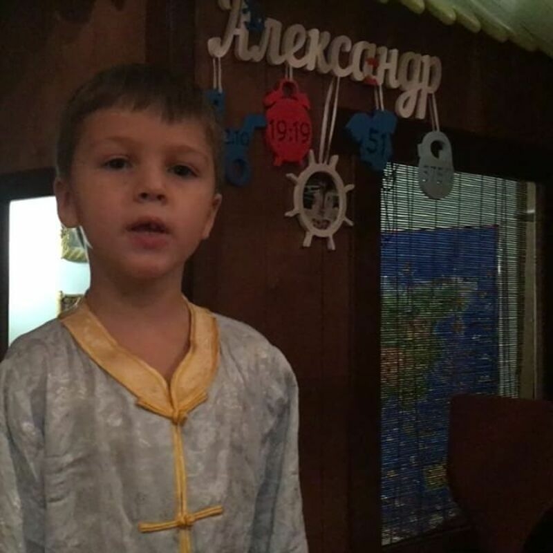 Старший Александр также продемонстрироавл свой артистический талант