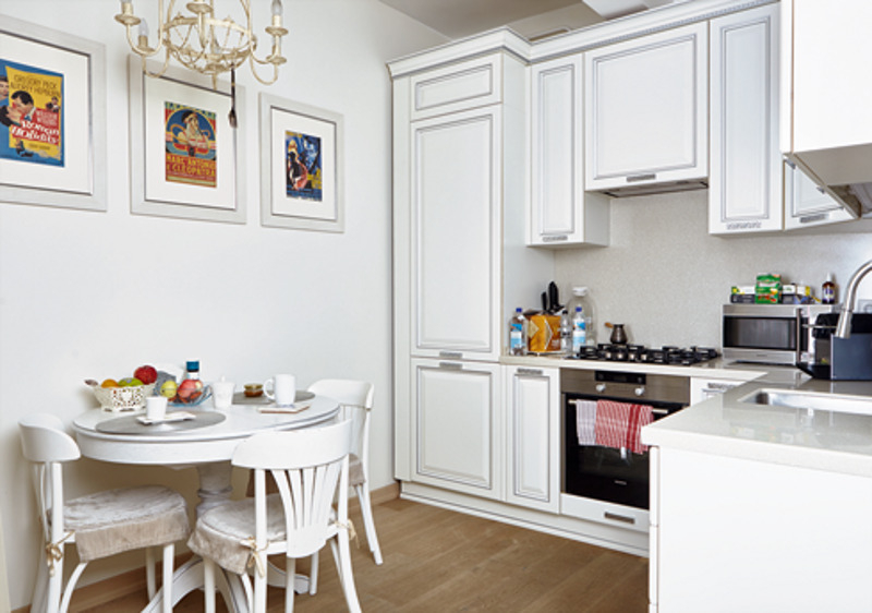 Чтобы визуально расширить пространство, интерьеры выполнены в светлых тонах