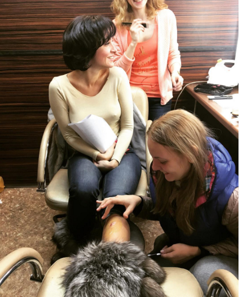 Актрисе после падения оказали помощь на съемочной площадке