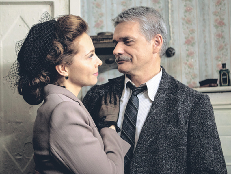 Константин Лавроненко сыграл в «Черной кошке» майора МУРа Льва Шеина, а Екатерина Гусева исполнила роль модельера и первой красавицы Москвы Ларисы