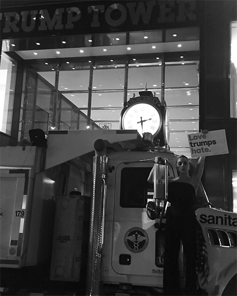 Леди Гага устроила акцию протеста из-за избрания Трампа президентом США