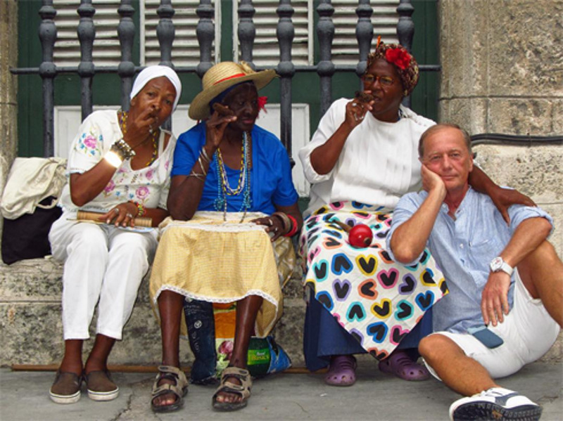 Положительные эмоции сатирик черпает из воспоминаний о путешествиях