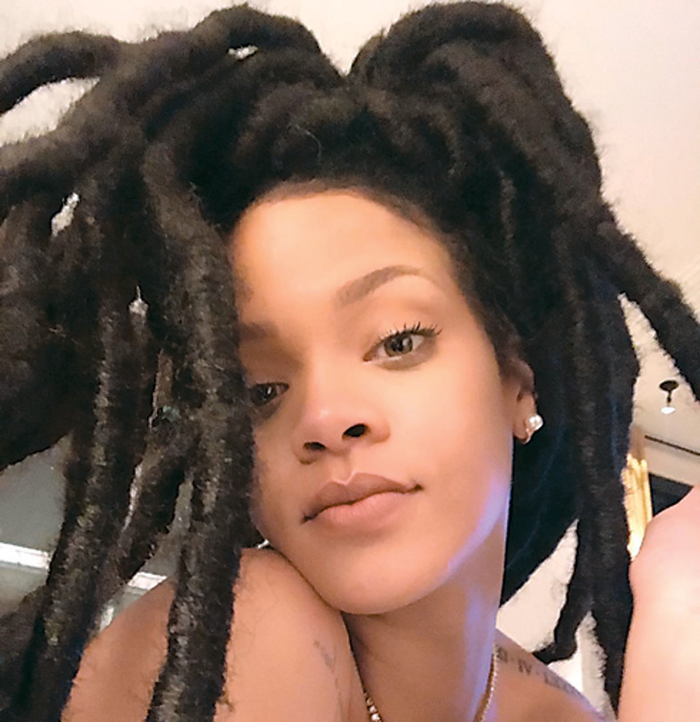 Рианна с дредами