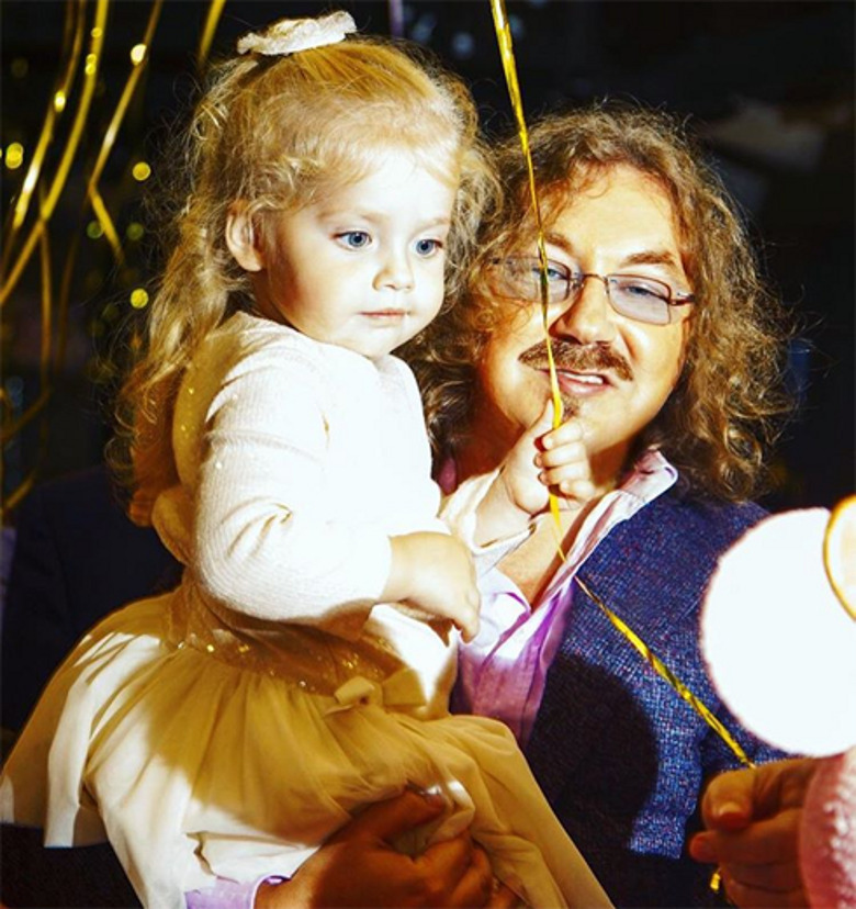 Игорь Николаев с крестницей Лизой Галкиной